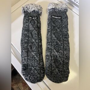 Brookstone Women's Cable Knit Cozy Slipper Socks with Grippers (Black, 4-10)